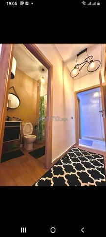 شقة قرب شارع محمد الخامس لقدم البحر طابق أول - 2