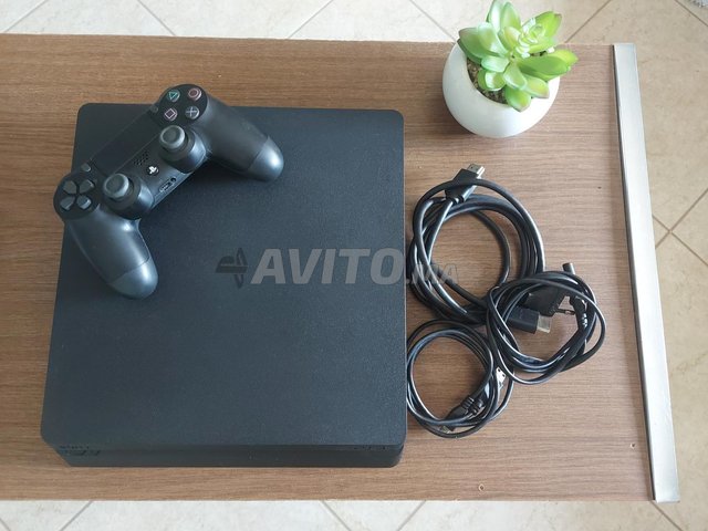PS4 Slim avec Compte (5 jeux b 150$)