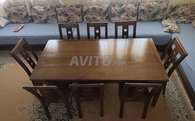 Table de salle à manger avec 8 chaises