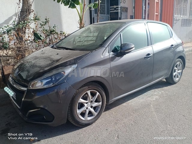 Peugeot 208 Diesel Manuelle 2018 à Meknès