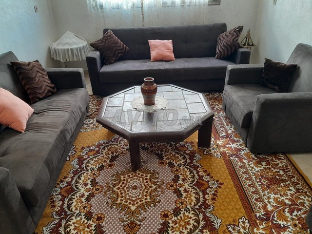 Fauteuil Européens et table à vendre