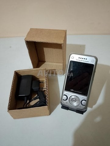 Sony Ericsson W780i  Silver  Assès bon État