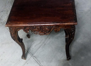 6 petites tables en noyer 