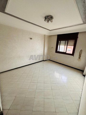 Appartement vide à louer 2 ch ain chok sans ascenseur