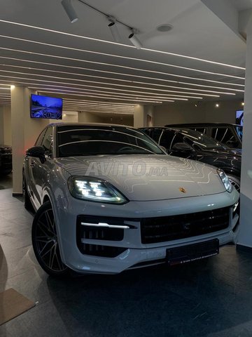 Porsche Cayenne Hybride Automatique 2024 à Tanger