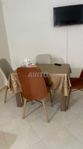 Salle a manger avec 4 chaises
