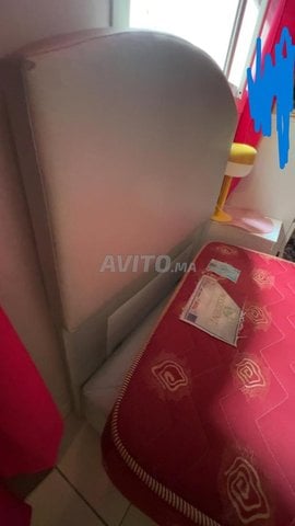 Lit une place complet (utilisé)