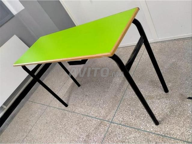 DES TABLES SCOLAIRE CHAISE AVEC ÉCRITOIRE ????