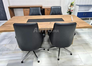 طاولة لغرفة الاجتماعات table pour reunoin 