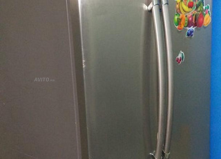 ثلاجة كبيرة