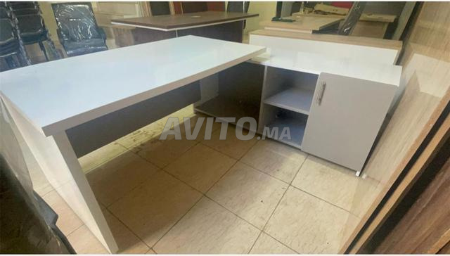 البيع بالجملة والتقسيط لمعدات المكاتب