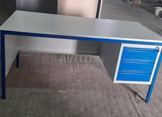 طاولة فردية ومقعدين