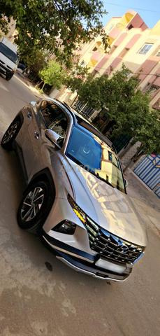 Hyundai Tucson luxe full option - 2