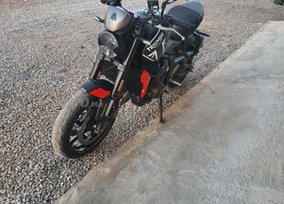 Triumph trident 660cc  model 2021 dwn 2024