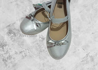 حذاء للأطفال مقياس 29