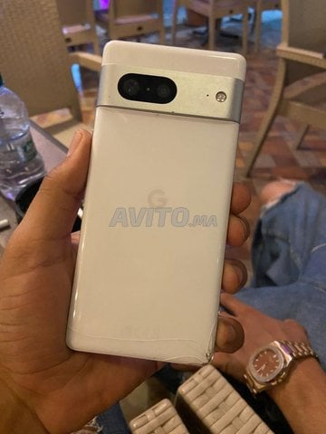 Google Pixel 7 Tres bonne etat avec en cass en dos
