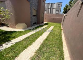 Belle villa moderne de 370 m² neuve à vendre à Rmel