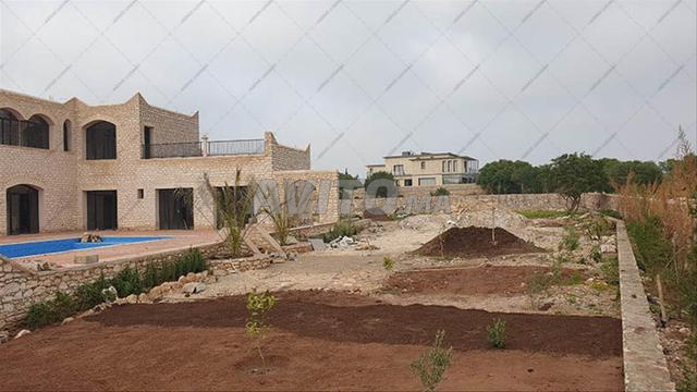 VILLA SUR 7 000 M² À 14 KM D'ESSAOUIRA (SANS AVNA). - 2