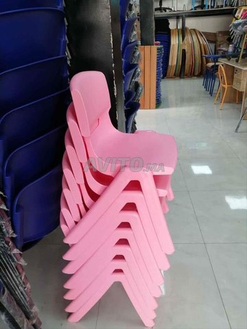 les chaises avec table de la créche 