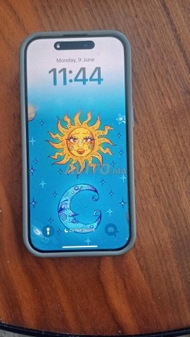 iPhone 15 Pro 256Gb parfait état avec pochette