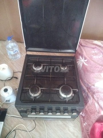 Cuisinière à 4 feux - fours à 600 dh très bon état