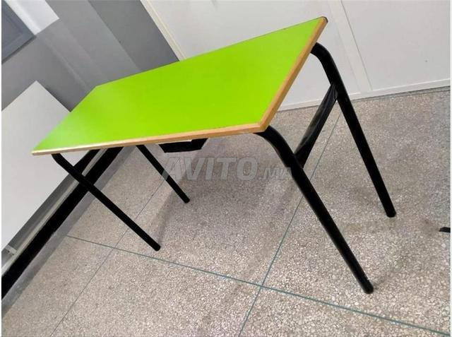 DES TABLES SCOLAIRE CHAISE AVEC ÉCRITOIRE ????