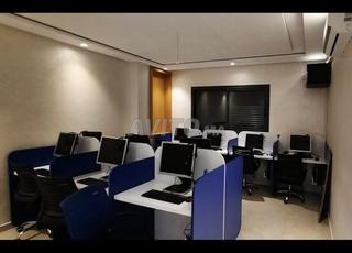 معدات مركز الاتصال