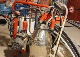 آلة حلب الأبقار والماعز Machine à traire 