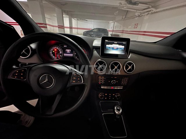 Mercedes-Benz 180 Diesel Manuelle 2017 à Rabat