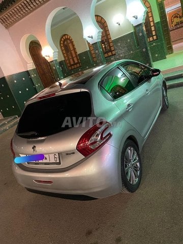 Peugeot 208 Diesel Manuelle 2013 à Fès