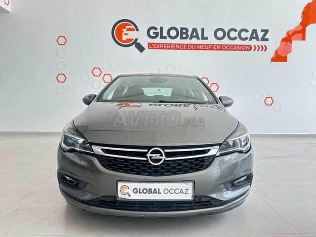 OPEL ASTRA Diesel Automatique 2019 à Tanger