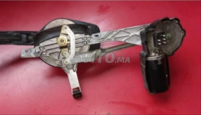 Moteur et tringlerie d'essuie-glace