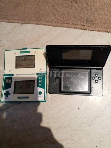 GAME BOY ET MANETTES DE JEUX