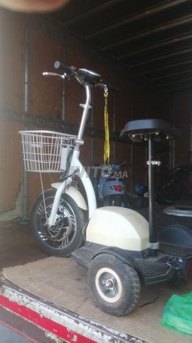 trotinette electric TROIS ROUES avec chargeur