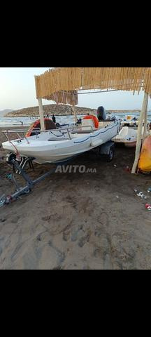 bateau fun yak  moteur Yamaha 20 CV 4 t - 2