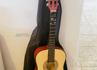 Guitare avec housse et corde