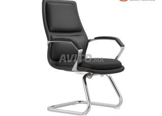 Des fauteuils en simili cuir en promotion 