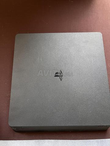 ps4 slim avec 2 manettes et casque et 3 cd - 2