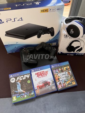 ps4 slim avec 2 manettes et casque et 3 cd