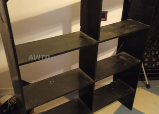 خزانة كتب من خشب