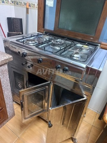 Cuisinière inox 4 feux , four  Solide et pratique
