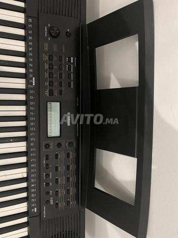 Clavier Yamaha PSR-E273 61 Touches Avec Support - Idéal Débutant, Sons Variés, Fonctions Apprentissage