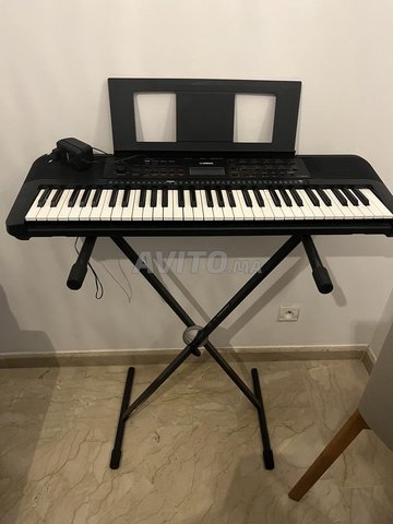 Clavier Yamaha PSR-E273 avec support