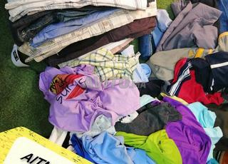 سلعة ملابس و أحذية رياضية بالجملة 