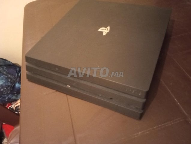 PS4 pro مع شريطين fifa 20 و dragon ball z kakarot 