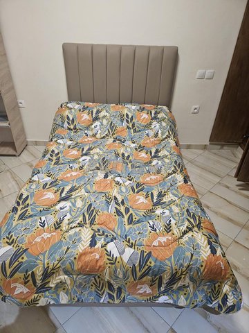 lit et matelas, état neuf 