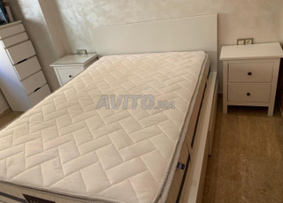 Lit -matelas-table de chevet -commode -meubles 