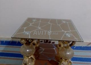 طاولة جانبية 