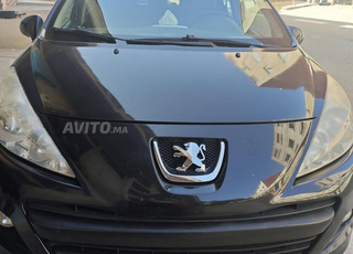 voiture 207 est matriculé au MAROC