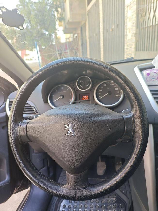 voiture 207 est matriculé au MAROC